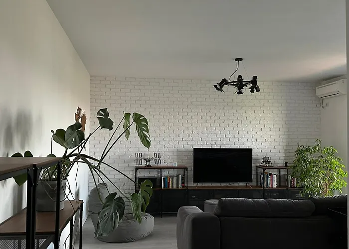 Urban Heights - Bucharest Skyline Apartment